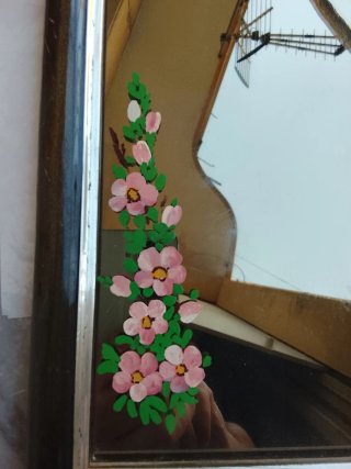 Specchio decorato con fiori dipinti a mano