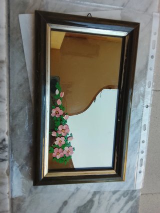Specchio decorato con fiori dipinti a mano