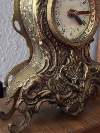 Reloj de mesa de bronce con jinete