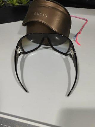 Gafas de sol Gucci negras y marrones