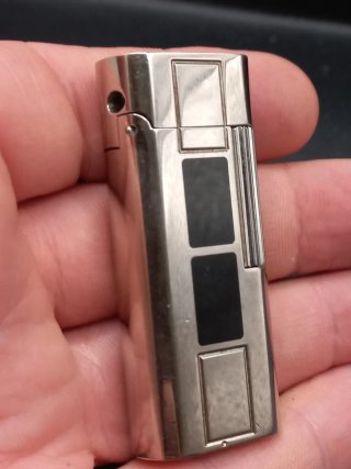 Accendino Cartier in Argento e Nero