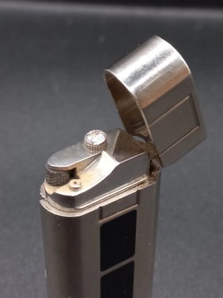 Accendino Cartier in Argento e Nero