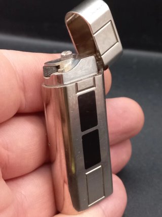 Accendino Cartier in Argento e Nero