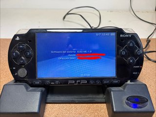 PSP Slim + scatola + base + schede + cavi per TV