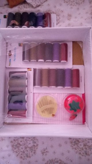 Set  10/12/ confEzioni misti,mercerie , fili, lane