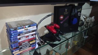PS4 con 2 mandos, 9 juegos y auriculares