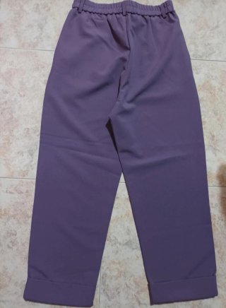 Pantalones morados anchos