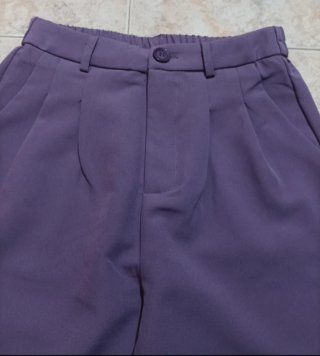 Pantalones morados anchos