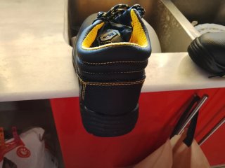 Zapatos de seguridad Bee Work negros y amarillos