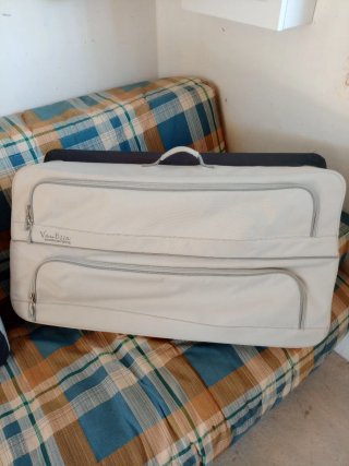 Maletas ventana trasera Vanessa Volkswagen T5,T6.