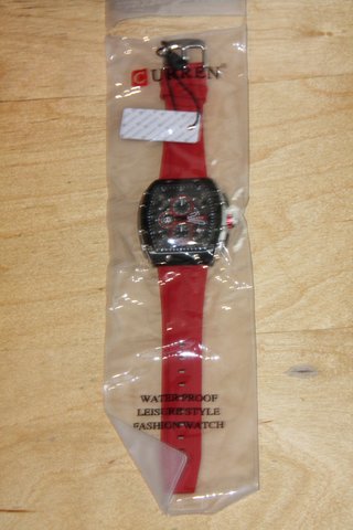 Reloj Curren Negro y Rojo
