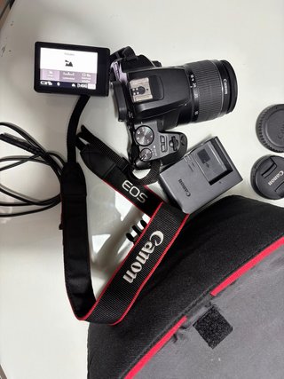 Canon EOS 250D + Objetivo EF-S 18-55mm