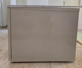 Mueble bajo TV blanco con puerta corredera
