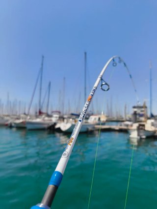 Equipo Pesca Jigging, Embarcación