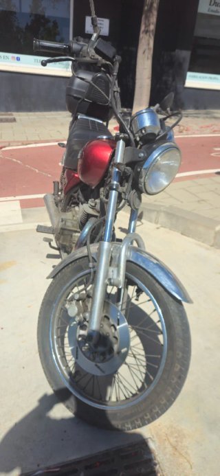 Yamaha 250 Special Roja