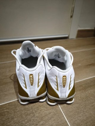 Nike Shox Blancas y Doradas originales