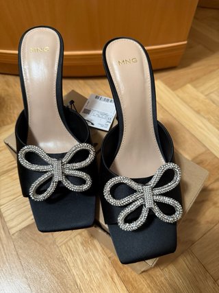 Sandalias Mango tacón con detalle strass