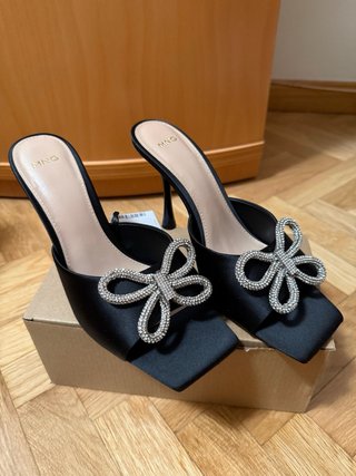 Sandalias Mango tacón con detalle strass