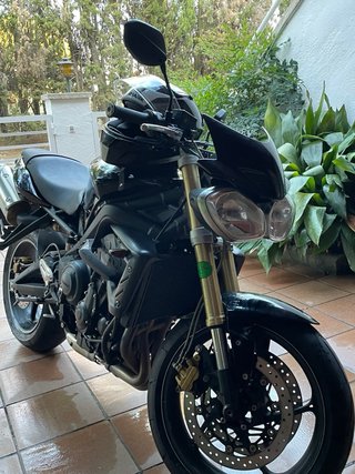 Triumph Street Triple 675 Negra tel.651866702