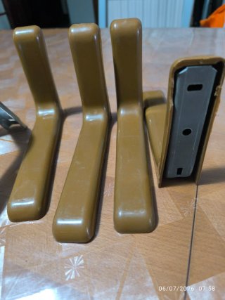 Staffe per mensole beige e marroni