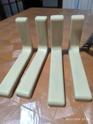 Staffe per mensole beige e marroni