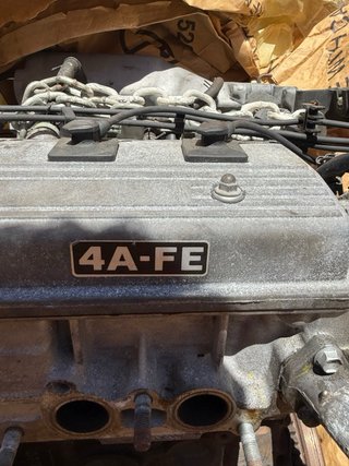 Motor Toyota 4A-FE con caja y cableado