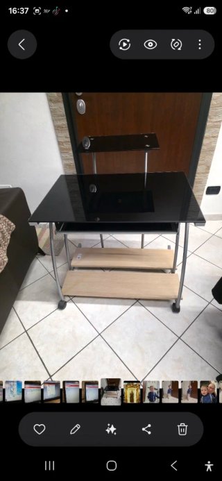 Tavolino porta computer in vetro