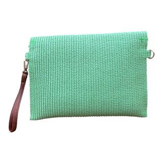 Cartera de mano tejida verde