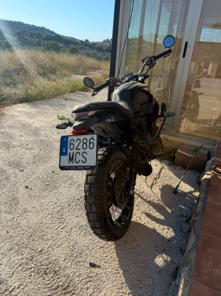 Zontes GK 125 - Moto Naked Negra