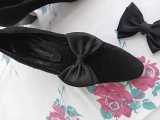 Zapato salón de gamuza,  medio tacón. Vintage