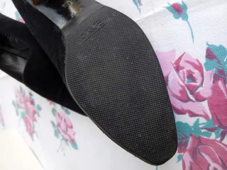 Zapato salón de gamuza,  medio tacón. Vintage