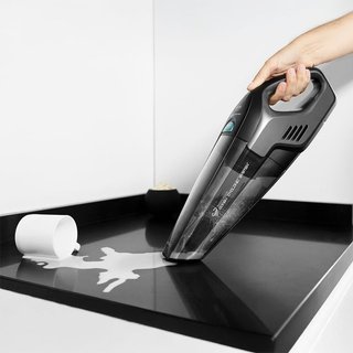 Aspirador Cecotec Conga 22,2V Mano