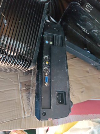 Proyector Optoma Negro 3 por 50 euros los tres