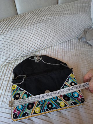 Bolso de mano con abalorios