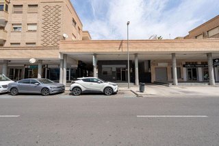 Local comercial en venta en Nueva Andalucía en Almería