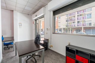 Local comercial en venta en Nueva Andalucía en Almería