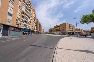 Local comercial en venta en Nueva Andalucía en Almería