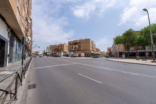 Local comercial en venta en Nueva Andalucía en Almería