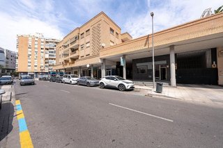 Local comercial en venta en Nueva Andalucía en Almería
