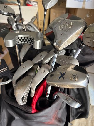 Carro y Palos de Golf