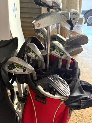 Carro y Palos de Golf