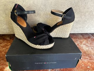 CUÑAS TOMMY HILFIGER
