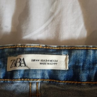 Se venden 2 bermudas chico vaqueras desgastadas