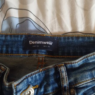 Se venden 2 bermudas chico vaqueras desgastadas