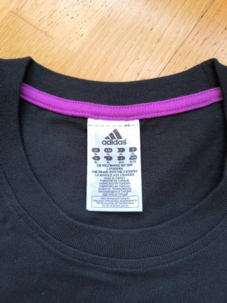 Camiseta Adidas XL Negra Logo Morado