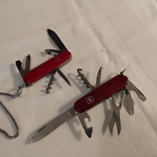2 Coltellini Victorinox Rossi