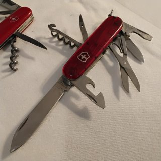 2 Coltellini Victorinox Rossi