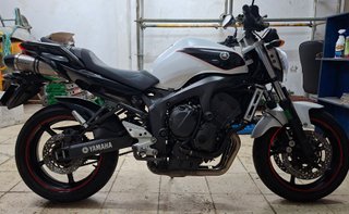 Yamaha FZ6 S2 Naked Blanca y Negra