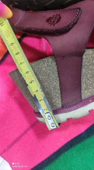 Sandalias cuña  YOKONO piel granate