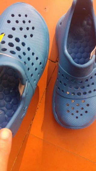 Zuecos Cangrejeras nuevo con etiqueta talla 28y33